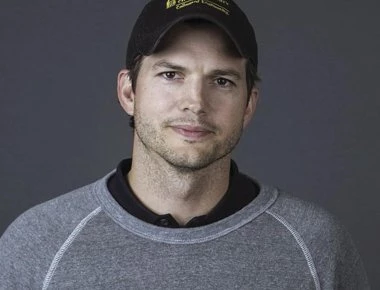 Τροχαίο ατύχημα για τον Άστον Κούτσερ